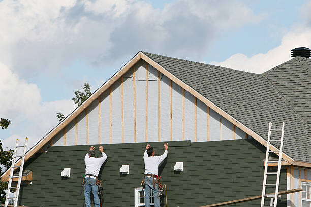 Professional Siding Installation technician working in Smithtown, NY